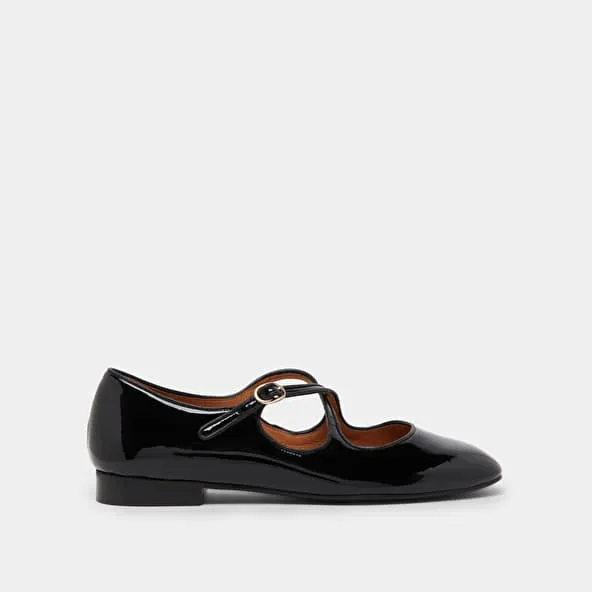 Ballet flats with crossed straps in black patent and ecru leather