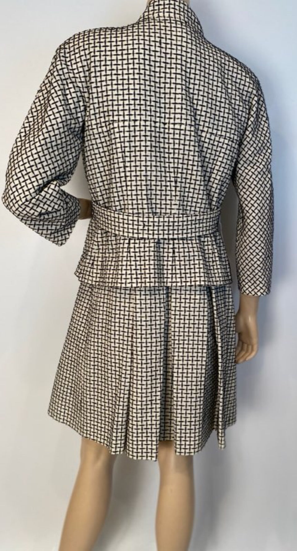 Chanel 10P, 2010 Spring Ecru/Black Tweed Jacket matching Dress 2 Piece Set FR 42 US 6