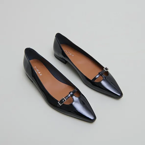 Pointed-toe ballet flats with adjustable buckles in black patent