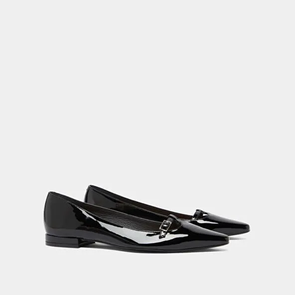 Pointed-toe ballet flats with adjustable buckles in black patent