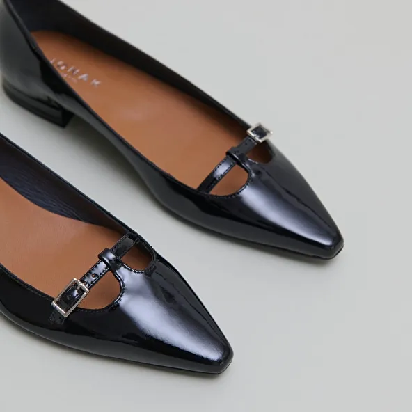 Pointed-toe ballet flats with adjustable buckles in black patent