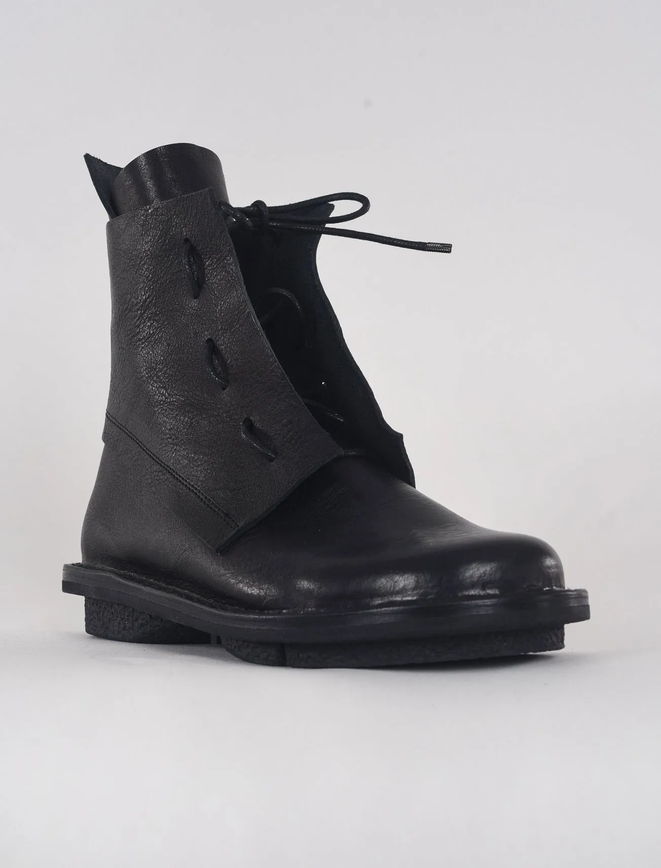 Solid Closed Boot, Black Waw