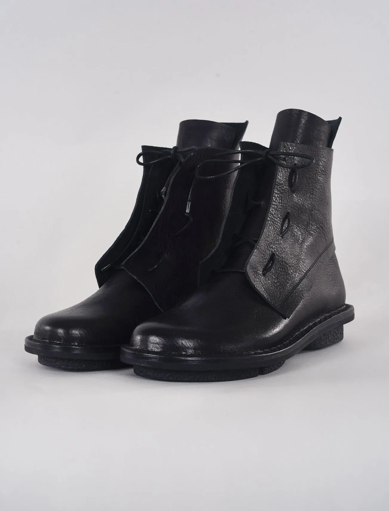 Solid Closed Boot, Black Waw