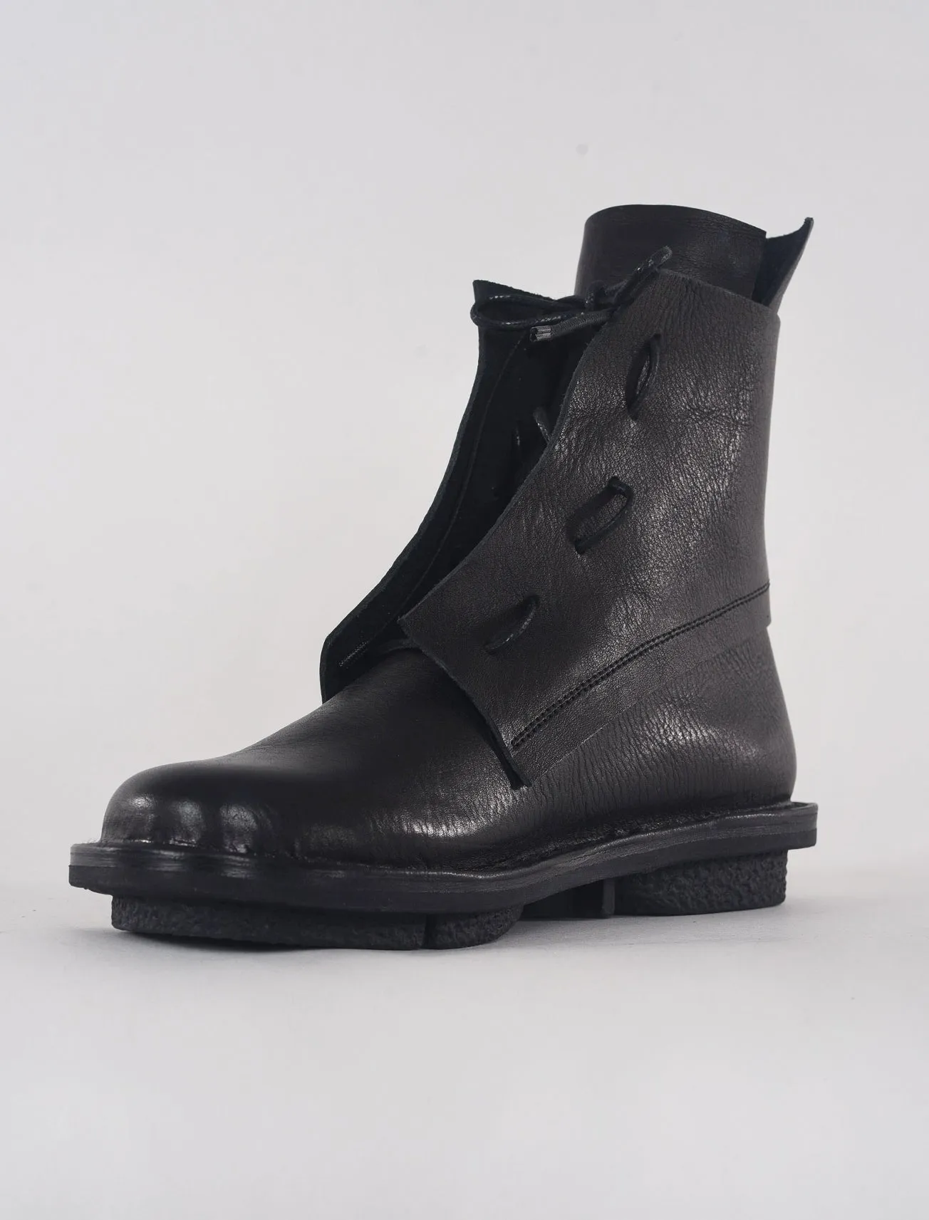 Solid Closed Boot, Black Waw