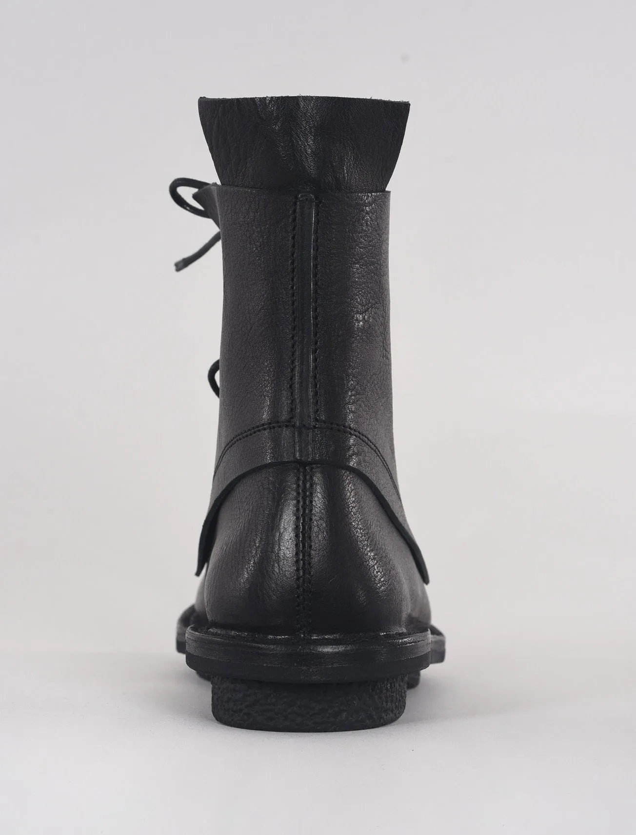 Solid Closed Boot, Black Waw